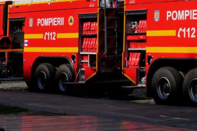 Ambulanta rastornata si in flacari pe A1