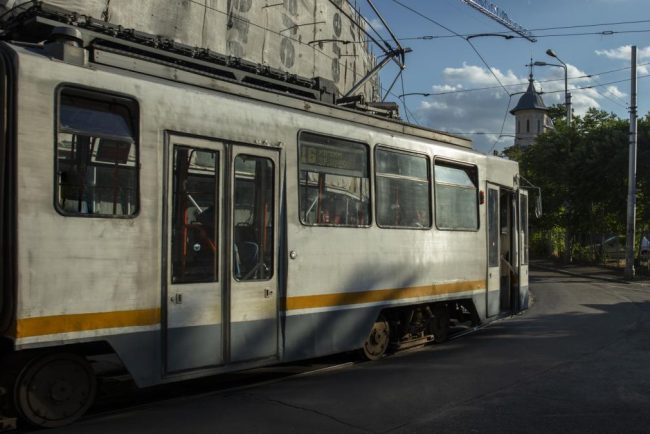 Doua tramvaie s au ciocnit in Bucuresti copil ranit