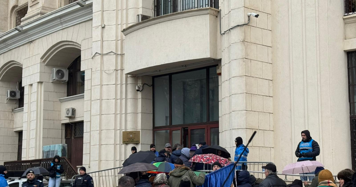 Cine se afla in spatele miscarii Valul Democratiei care a intentionat sa inunde Parchetul General cu plangeri penale pentru anularea alegerilor