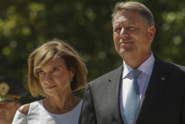 Klaus Iohannis a scapat de sechestrul impus asupra bunurilor familiei Cererea ANAF privind datoriile la stat a fost respinsa