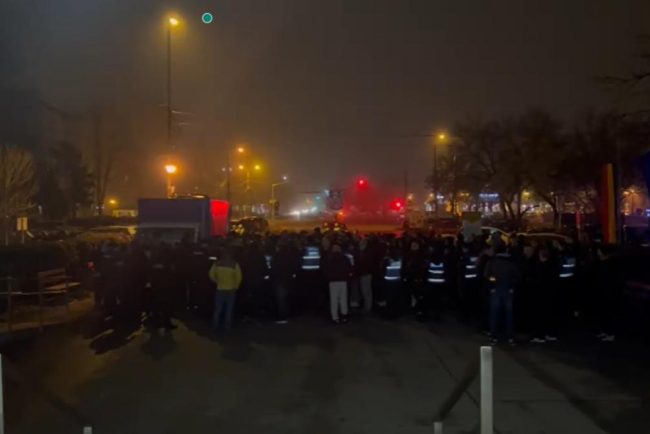 Peste 100 de sustinatori greci ai echipei PAOK Salonic au fost internati la Spitalul Judetean din Timisioara dupa