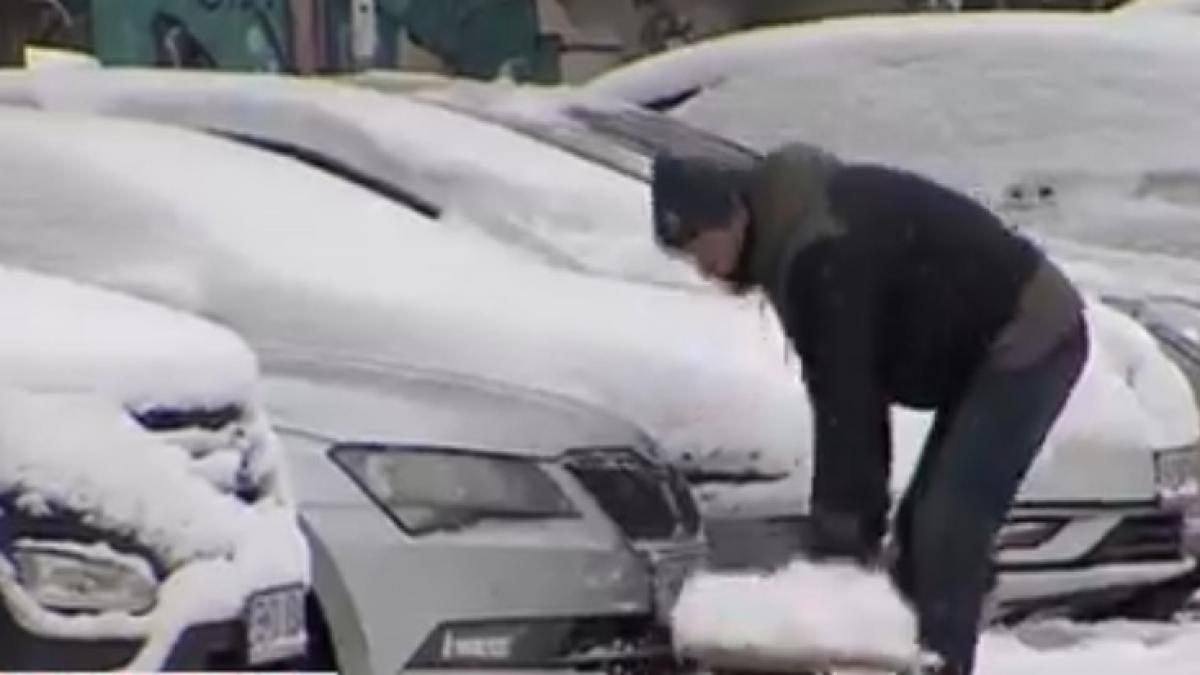 Sute de romani s au prezentat la Urgente dupa ce au cazut pe gheata sau au avut simptome de hipotermie