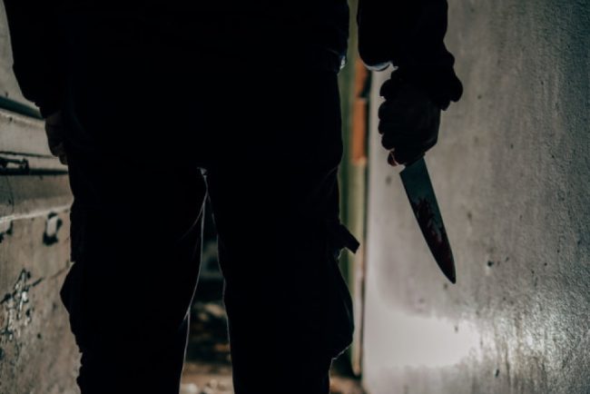 Tanr din Constana reinut dupa ce i a njunghiat mama de 40 de ori Dupa comiterea crimei s a plimbat prin ora i ulterior s a predat poliiei