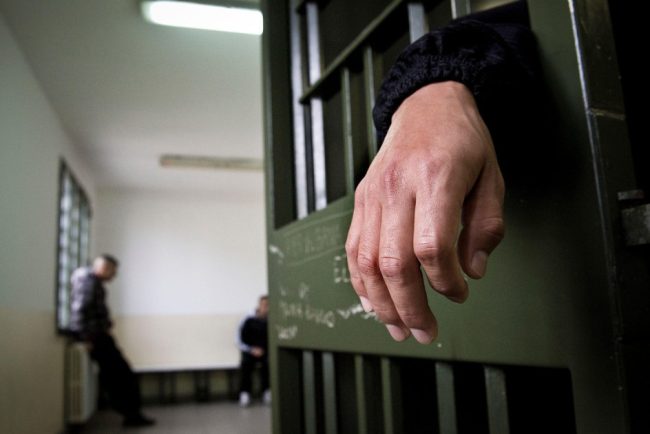 cazul turcului evadat dupa ce a fost condamnat la 22 de ani de inchisoare ce prevede legea despre regimul de detentie si recompense