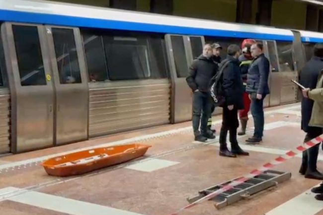 femeie grav ranita dupa ce a cazut pe sine in statia de metrou constantin brancoveanu