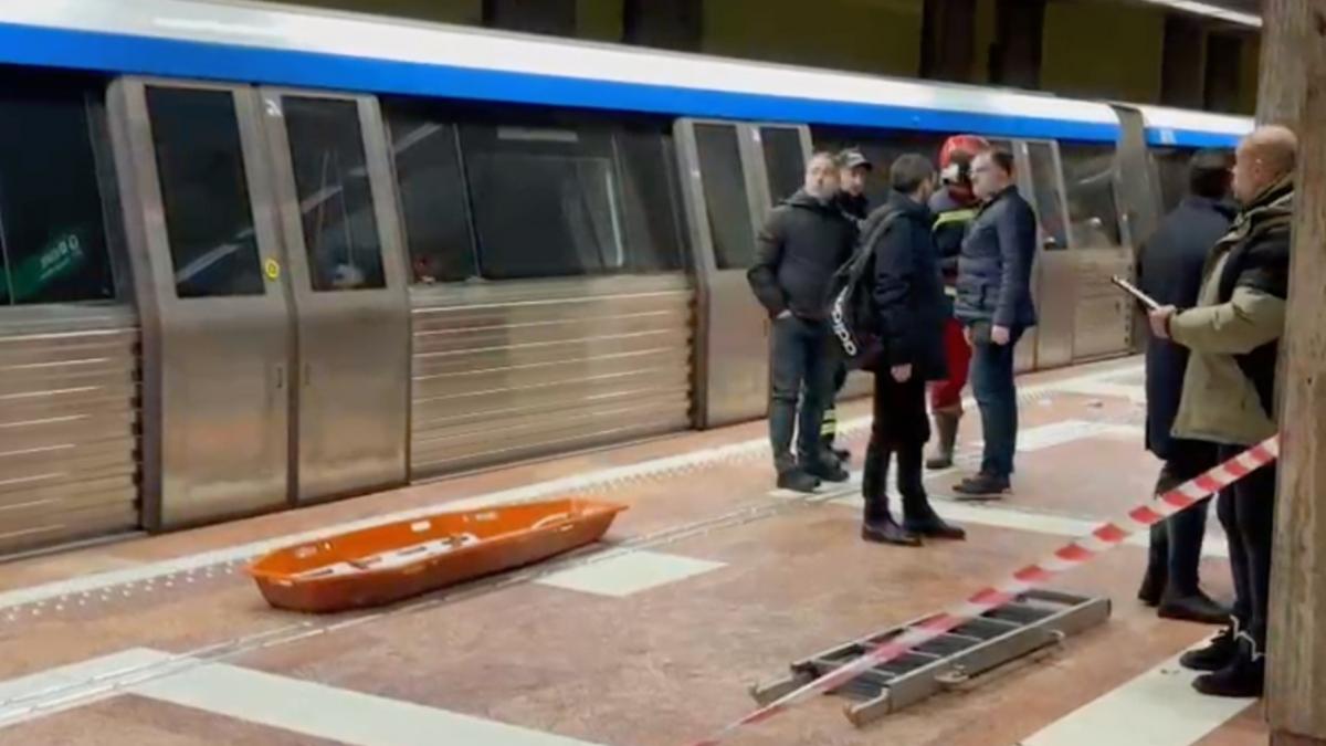 femeie grav ranita dupa ce a cazut pe sine in statia de metrou constantin brancoveanu