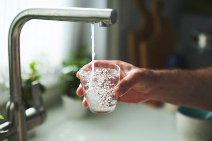 Alert la Curtea de Arge dupa ce a fost descoperita bacteria Clostridium perfringens in ap