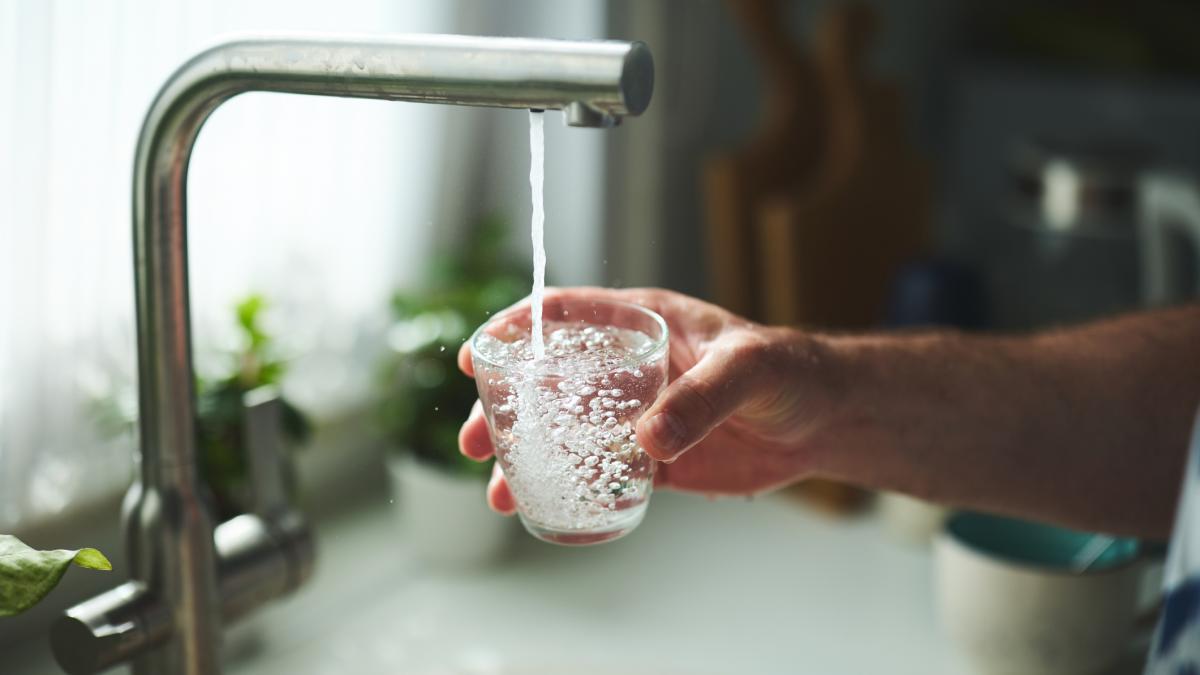 Alert la Curtea de Arge dupa ce a fost descoperita bacteria Clostridium perfringens in ap