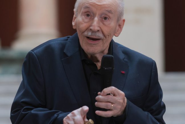 Barbatul acuzat ca l ar fi amenintat cu moartea pe actorul Victor Rebengiuc a fost pus sub control judiciar