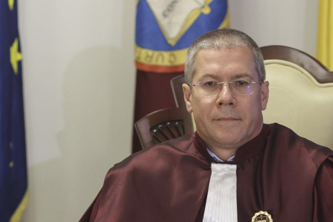 Curtea de Apel examineaza astazi o solicitare de anulare a decretului prin care Dacian Dragos a fost numit la CCR