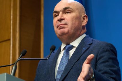 Ilie Bolojan nu va schimba norma de hrana pentru militari dar le va creste varsta