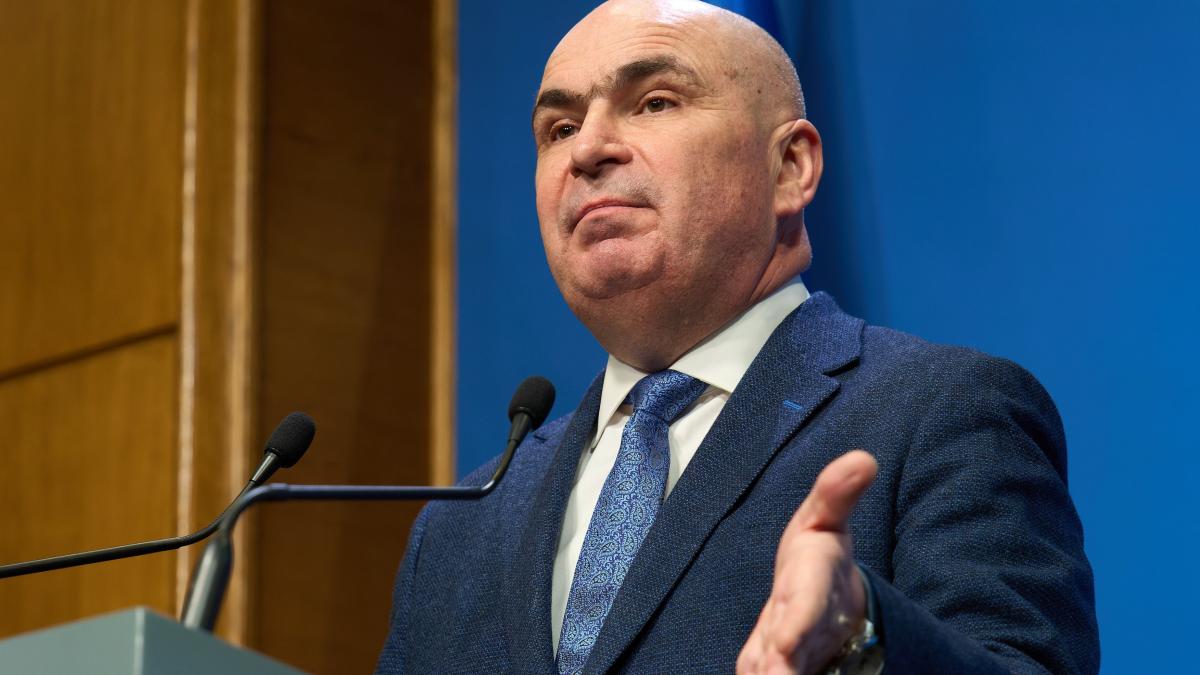 Ilie Bolojan nu va schimba norma de hrana pentru militari dar le va creste varsta