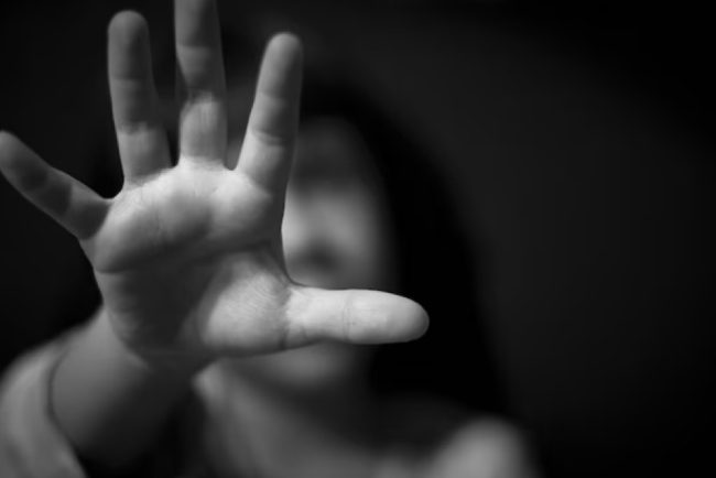 Parlamentul elaboreaza un proiect de lege pentru modificarea infractiunii de pornografie infantila si introducerea grooming ului in Codul penal