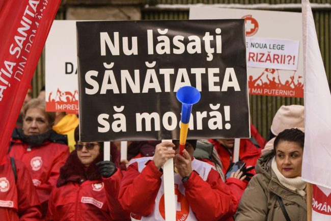 Sindicalistii din sanatate ameninta cu greva generala daca salariile vor fi taiate cu 10