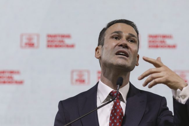 Surse Robert Negoita investigat de DNA intr un caz de coruptie Procurorii efectueaza perchezitii la Primaria Sectorului 3