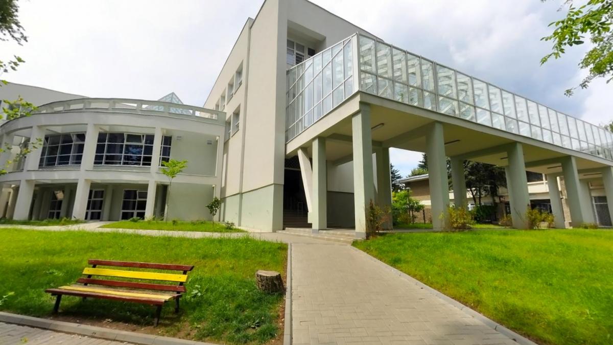 Universitatea din Suceava introduce un program de masterat in inteligenta artificiala si robotica sociala cu