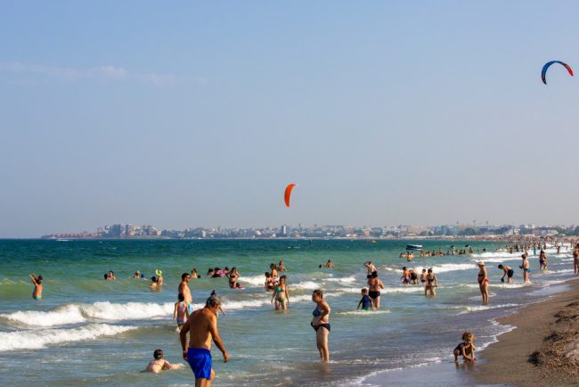 Asociatia Operatorilor de Plaja din Navodari solicita instantei suspendarea licitatiilor pentru 58 de