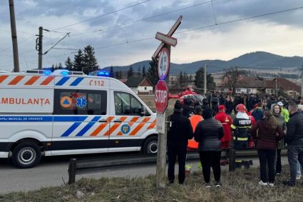 Caruta lovita de tren la Miercurea Ciuc O femeie a decedat un barbat si trei copii sunt raniti
