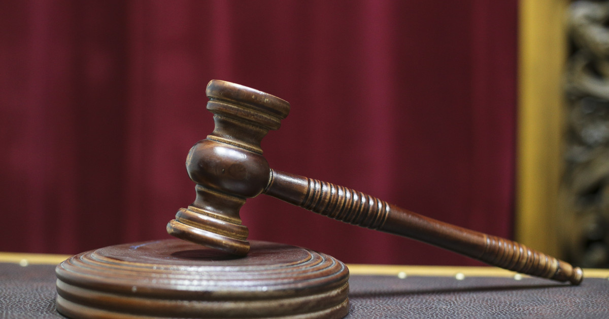 Un fost director al Primariei Capitalei si un primar din Dambovita au fost condamnati la inchisoare pentru