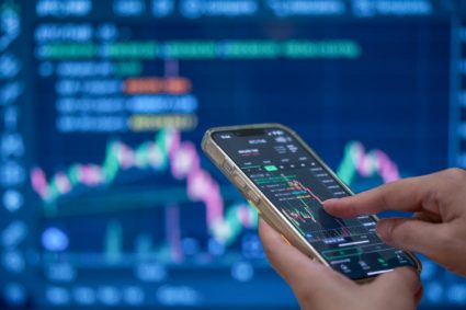 De ce plănuiește Guvernul să vândă părți din companiile strategice: CEC Bank, Hidroelectrica și altele…