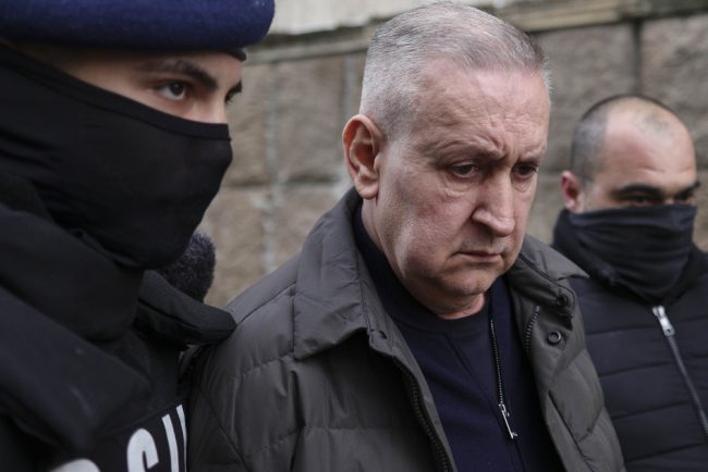 Stenograme Seful ARR retinut de DNA a fost suprins in timp ce isi numara banii Procurorii au descoperit la el