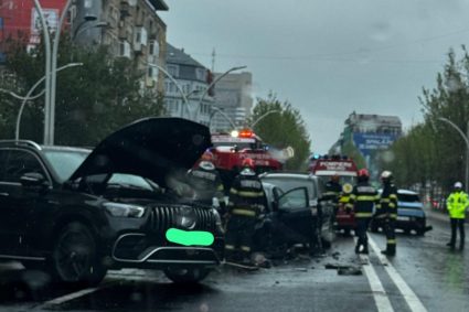 Trafic blocat pe cea mai importantă arteră din centrul Bucureștiului: A avut loc un accident în care au fost implicate patru vehicule…