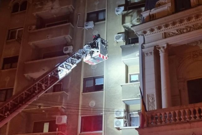 explozie puternica in bucuresti in imobilul in care locuieste fostul premier nicolae vacaroiu si