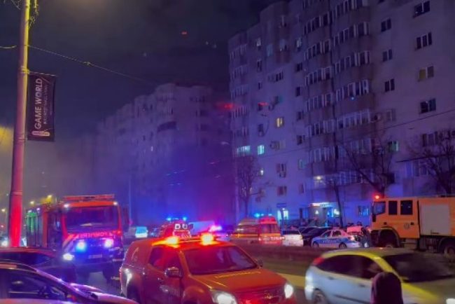 incendiu de proportii intr un bloc de pe calea vitan din bucuresti 9 persoane evacuate una in stop cardiac