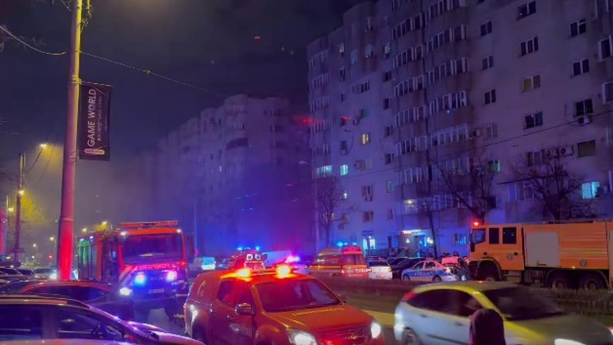 incendiu de proportii intr un bloc de pe calea vitan din bucuresti 9 persoane evacuate una in stop cardiac