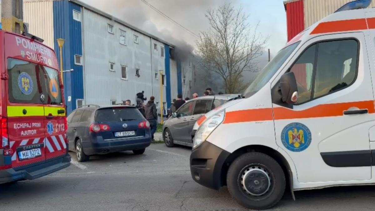 incendiu la un bloc de locuinte sociale din constanta a fost activat planul rosu de interventie 2