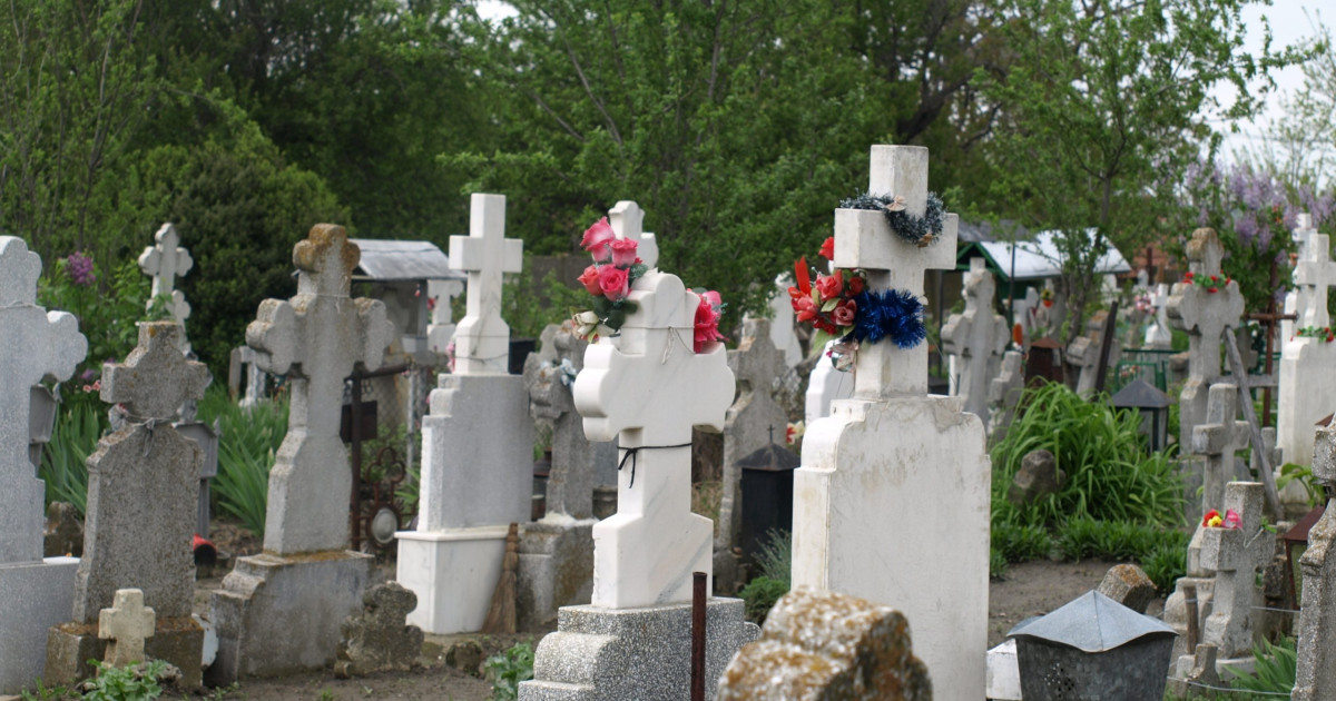 O batrana din Ploiesti a pierdut 70000 de lei dupa ce doi barbati sau prezentat drept inspectori de cimitir