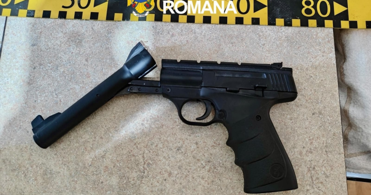Peste 40 de perchezitii in 22 de judete intr un caz de achizitionare ilegala online de arme din Ungaria