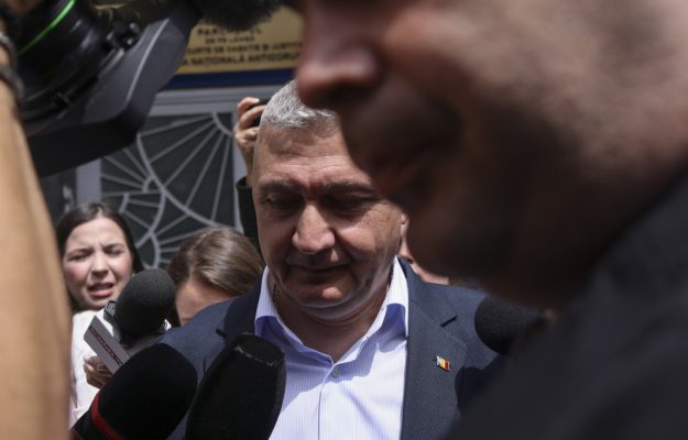 Curtea de Apel Bucuresti respinge restituirea telefonului confiscat de procurorii DNA sefului Armatei