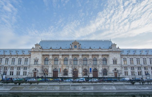 Judecatorii de la Curtea de Apel Bucuresti ameninta cu suspendarea completa a activitatii in instanta din cauza