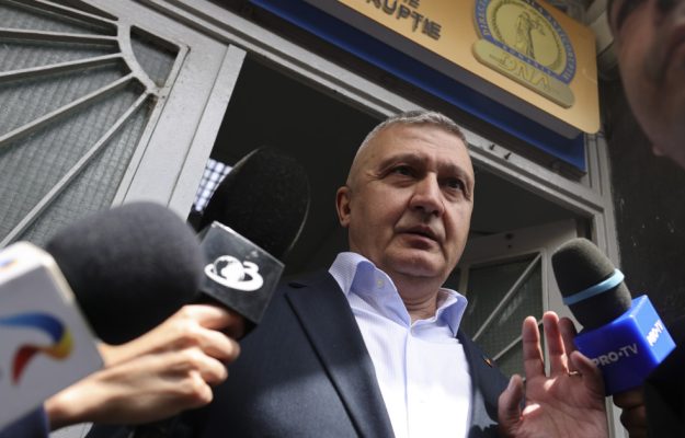 Seful Armatei se prezinta astazi la instanta in urma acuzatiilor DNA Generalul Gheorghita Vlad solicita restituirea