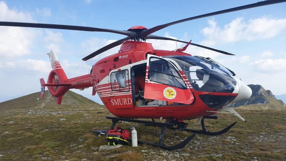Interventie de urgenta in Muntii Bucegi Patru oameni au cazut de la 10 metri Au fost