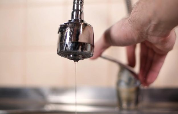 Mai multe cartiere din Azuga si Busteni au ramas fara apa din cauza cresterei turbiditatii in