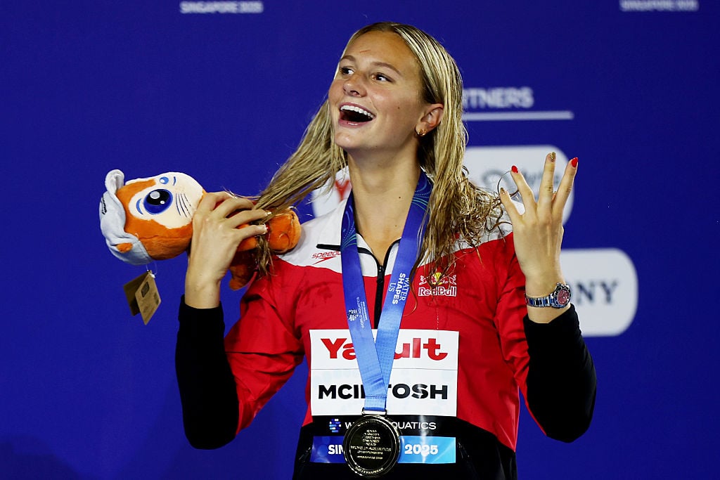Summer McIntosh a scris istorie A batut cel mai vechi record mondial in inotul feminin