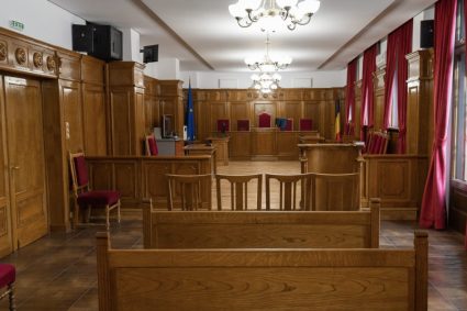 CCJ solicita de asemenea clarificarea imediata si completa in legatura cu controversa generata de intalnirea dintre Bolojan si presedintele CCR
