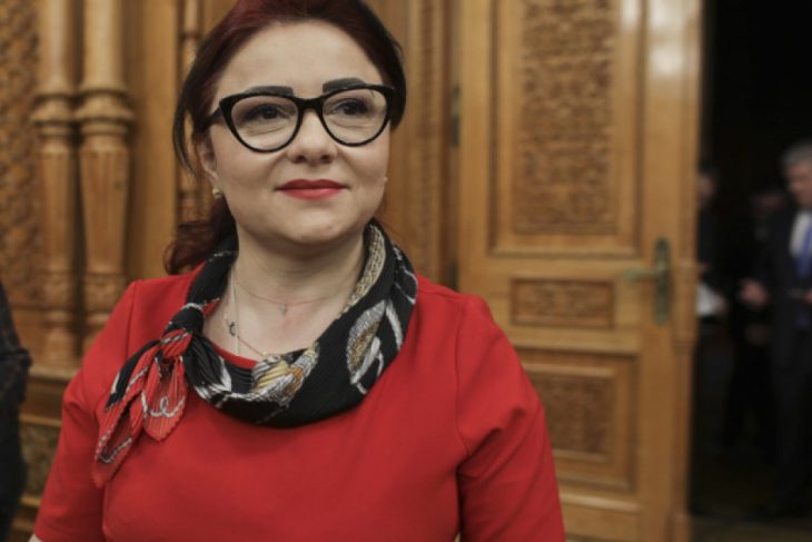 Cristina Traila reprezentanta a liberalilor este audiata la DNA Iasi A fost acuzata in dosarul lui Fanel Bogos