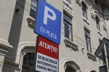 Mașini personale prezentate ca vehicule de serviciu pentru a beneficia de parcare gratuită. Doi foști comisari-șefi din…