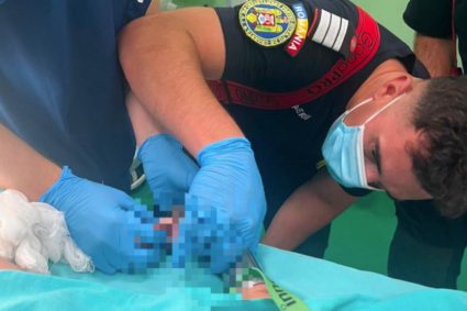 Un copil de 2 ani din Reghin s-a prins cu mâna în tocător. Pompierii au intervenit în…