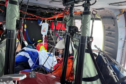 Misiune de salvare în Marea Neagră, la 90 de kilometri de coastă. Un elicopter Black Hawk a evacuat un rănit…