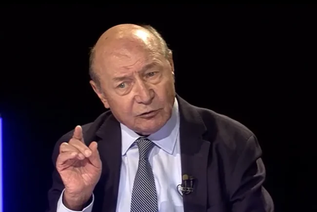 Băsescu critică strategia PNL la CCR: Dizolvarea Parlamentului e atributul...
