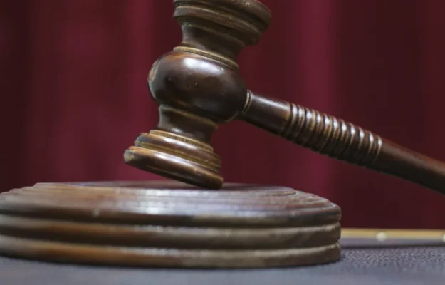 Femeie din Galați, obligată să plătească daune unui salon pentru recenzii negative
