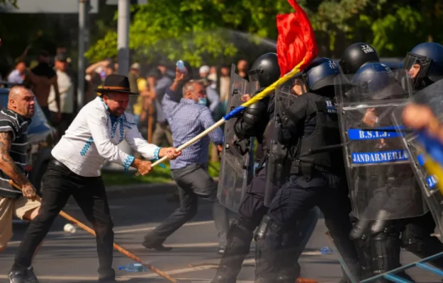 Percheziții în București și 15 județe după violențele protestului ciobanilor. 30 reținuți