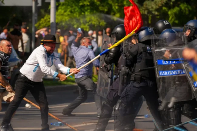 Percheziții în București și 15 județe după violențele protestului ciobanilor. 30 reținuți