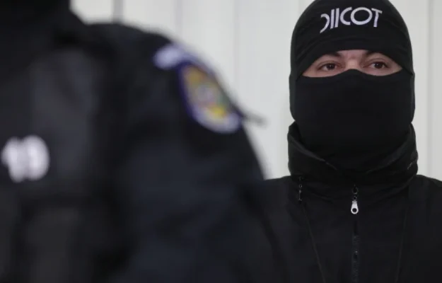 Polițist din Pitești reținut de DIICOT pentru exploatarea unei femei