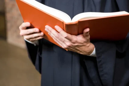 Avocații cer Guvernului plata onorariilor restante. Scrisoare de la Consiliul Barourilor