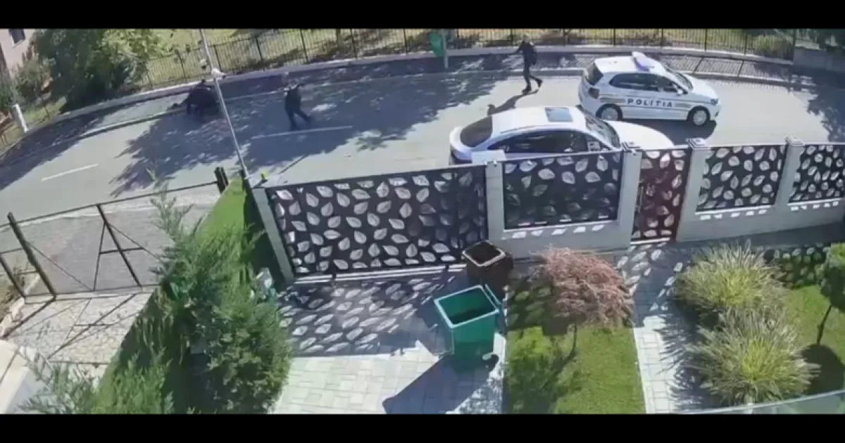 Bărbat cu cuțit amenință polițiștii în Capitală. Agenții au scos armele din...